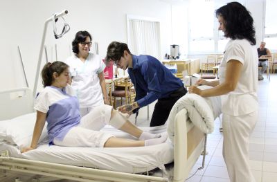 Nemocnice Prostějov zaučí další sanitáře. Kurz je plný, zájemce láká jistota práce 
