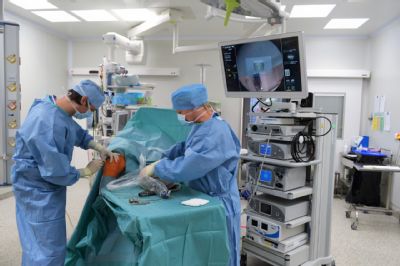 K operacím kloubů poslouží v Nemocnici AGEL Prostějov nová artroskopická věž