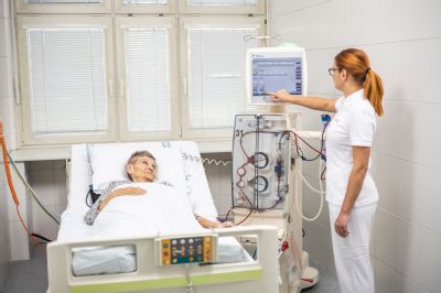 Hemodialyzační oddělení Nemocnice AGEL Prostějov poskytuje svým pacientům léčbu již 30 let. Za tu dobu pomohlo více než 1500 pacientů se selháním ledvin
