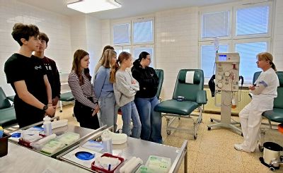 Dětská zdravotnická akademie AGEL provedla osmáky z prostějovského gymnázia světem zdravotnictví